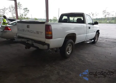 1999 Chevrolet Silverado 2500 C2500 z USA, uszkodzony, nr VIN 1GCFC24TXXE211950